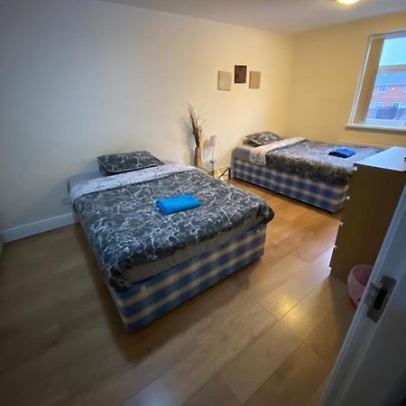 Big Room Rusholme With Tv And Private Bathroom-Parking&Wifi แมนเชสเตอร์ ภายนอก รูปภาพ