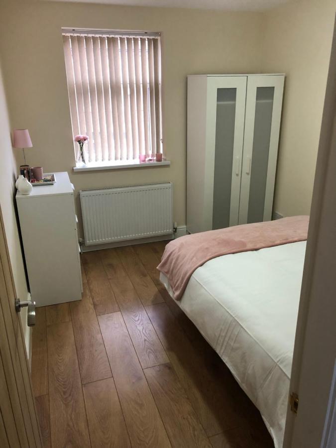 Big Room Rusholme With Tv And Private Bathroom-Parking&Wifi แมนเชสเตอร์ ภายนอก รูปภาพ