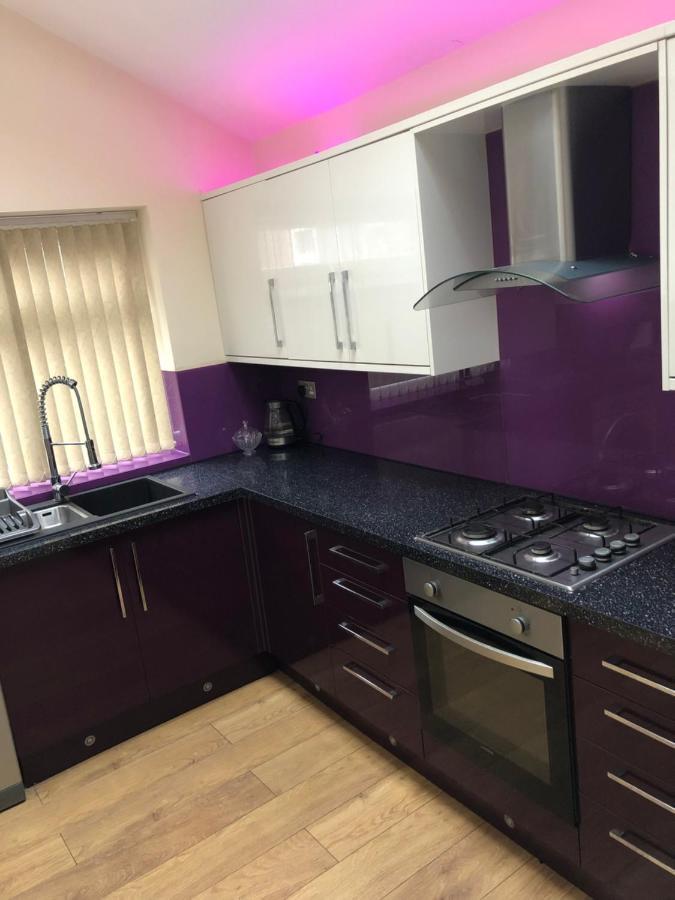 Big Room Rusholme With Tv And Private Bathroom-Parking&Wifi แมนเชสเตอร์ ภายนอก รูปภาพ