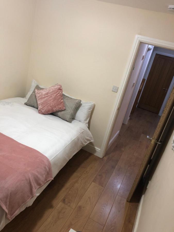 Big Room Rusholme With Tv And Private Bathroom-Parking&Wifi แมนเชสเตอร์ ภายนอก รูปภาพ