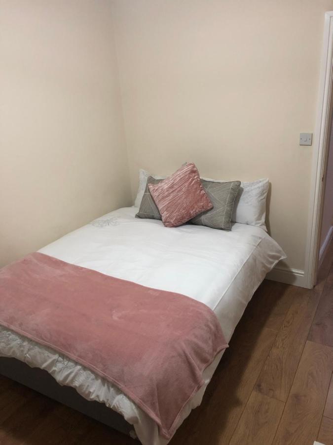 Big Room Rusholme With Tv And Private Bathroom-Parking&Wifi แมนเชสเตอร์ ภายนอก รูปภาพ