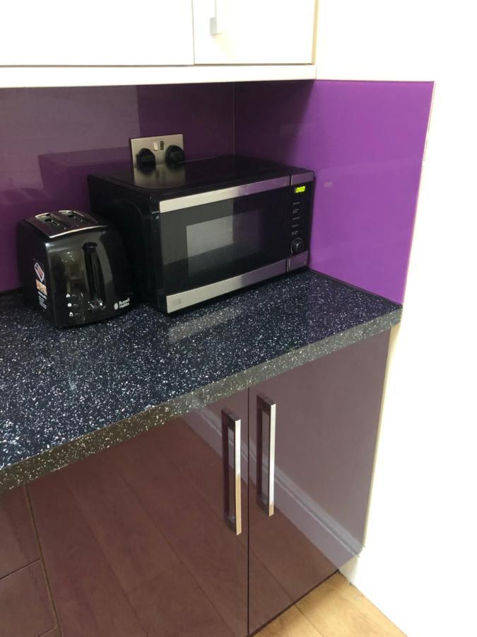Big Room Rusholme With Tv And Private Bathroom-Parking&Wifi แมนเชสเตอร์ ภายนอก รูปภาพ