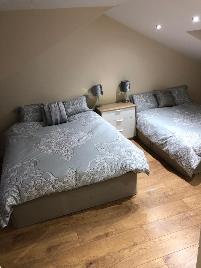 Big Room Rusholme With Tv And Private Bathroom-Parking&Wifi แมนเชสเตอร์ ภายนอก รูปภาพ