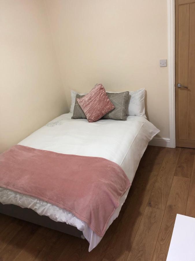 Big Room Rusholme With Tv And Private Bathroom-Parking&Wifi แมนเชสเตอร์ ภายนอก รูปภาพ