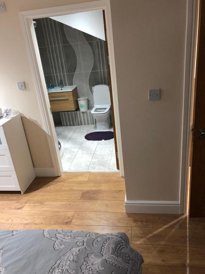 Big Room Rusholme With Tv And Private Bathroom-Parking&Wifi แมนเชสเตอร์ ภายนอก รูปภาพ