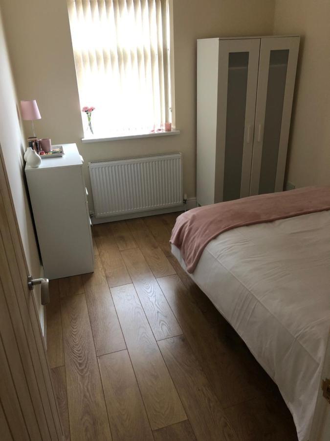 Big Room Rusholme With Tv And Private Bathroom-Parking&Wifi แมนเชสเตอร์ ภายนอก รูปภาพ