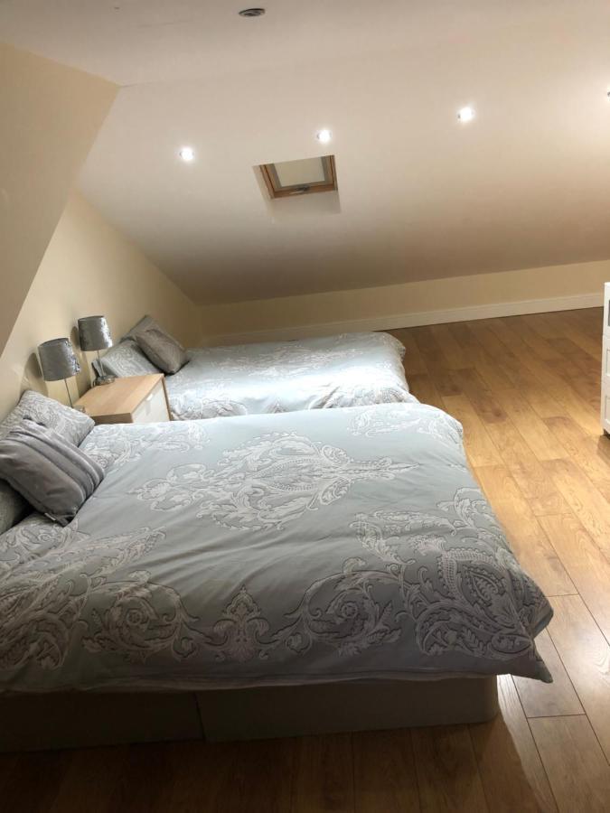 Big Room Rusholme With Tv And Private Bathroom-Parking&Wifi แมนเชสเตอร์ ภายนอก รูปภาพ