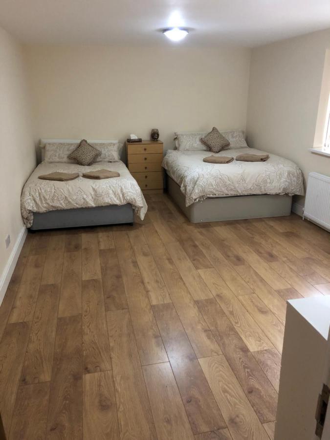 Big Room Rusholme With Tv And Private Bathroom-Parking&Wifi แมนเชสเตอร์ ภายนอก รูปภาพ
