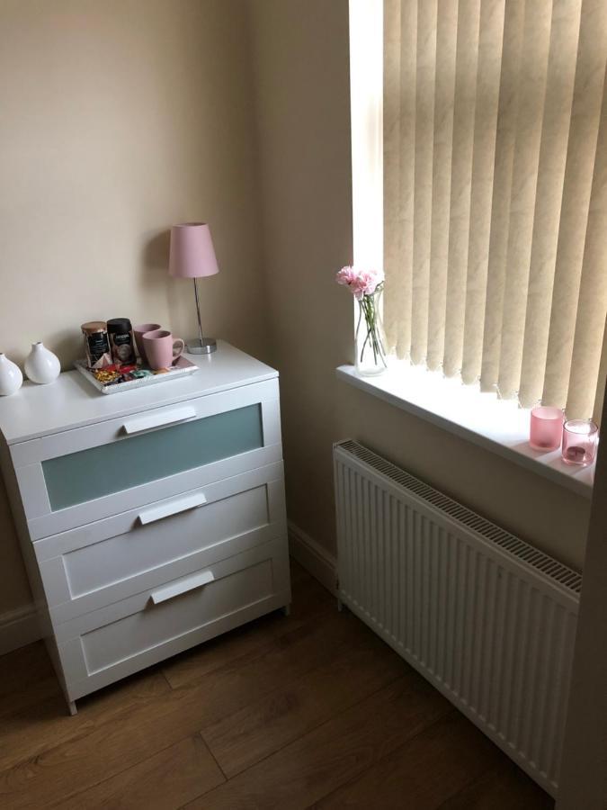 Big Room Rusholme With Tv And Private Bathroom-Parking&Wifi แมนเชสเตอร์ ภายนอก รูปภาพ