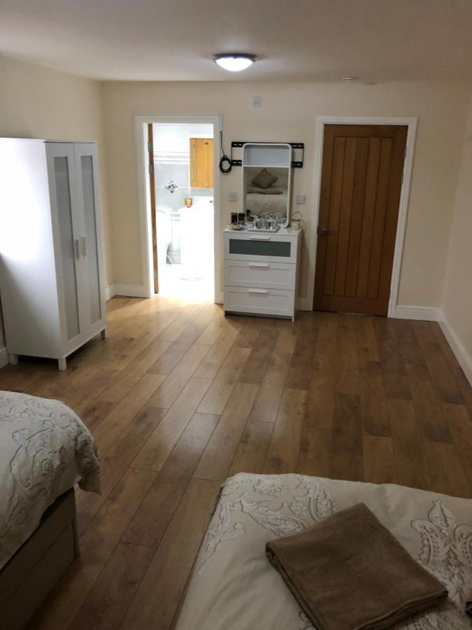 Big Room Rusholme With Tv And Private Bathroom-Parking&Wifi แมนเชสเตอร์ ภายนอก รูปภาพ