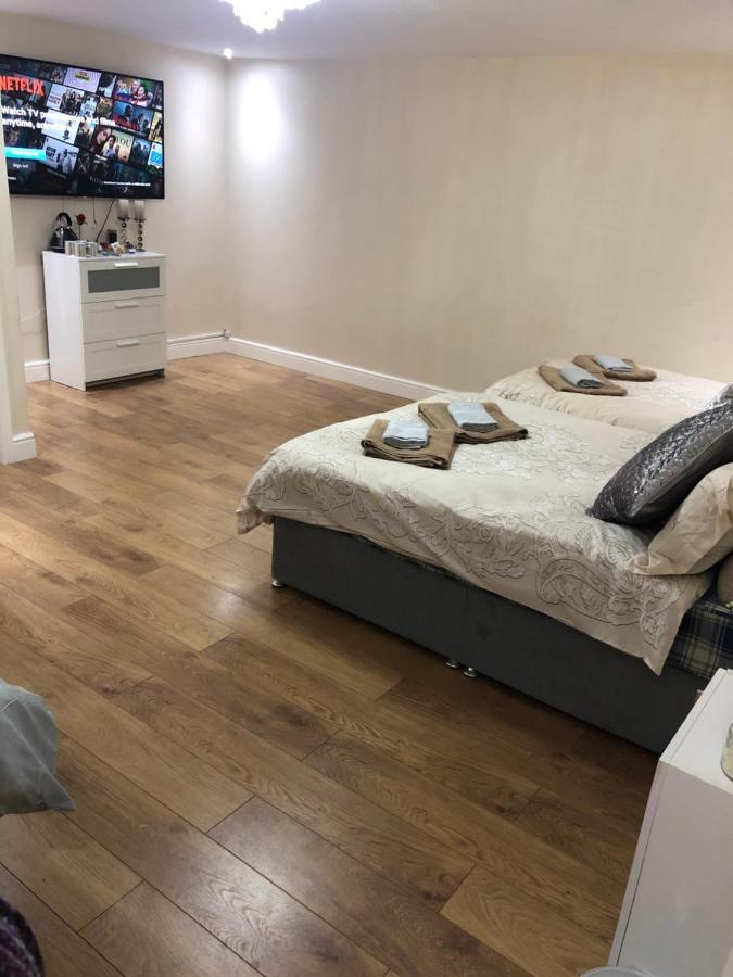 Big Room Rusholme With Tv And Private Bathroom-Parking&Wifi แมนเชสเตอร์ ภายนอก รูปภาพ