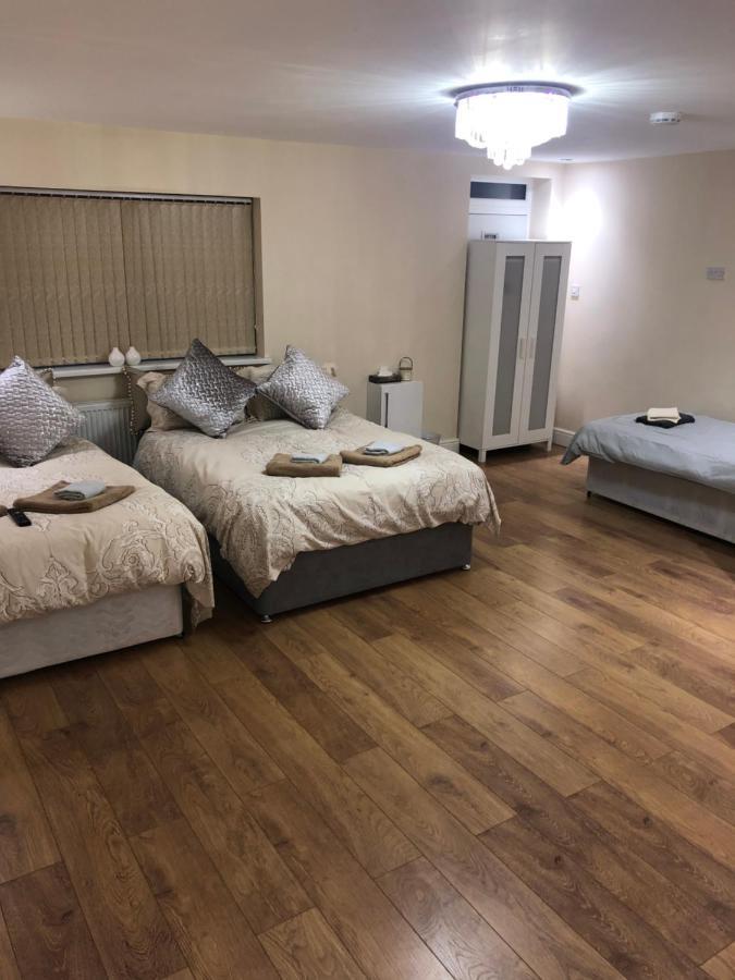 Big Room Rusholme With Tv And Private Bathroom-Parking&Wifi แมนเชสเตอร์ ภายนอก รูปภาพ