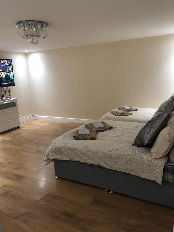 Big Room Rusholme With Tv And Private Bathroom-Parking&Wifi แมนเชสเตอร์ ภายนอก รูปภาพ