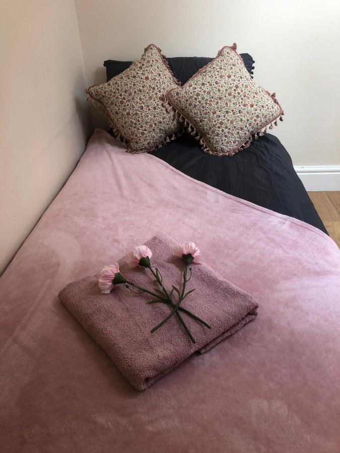 Big Room Rusholme With Tv And Private Bathroom-Parking&Wifi แมนเชสเตอร์ ภายนอก รูปภาพ