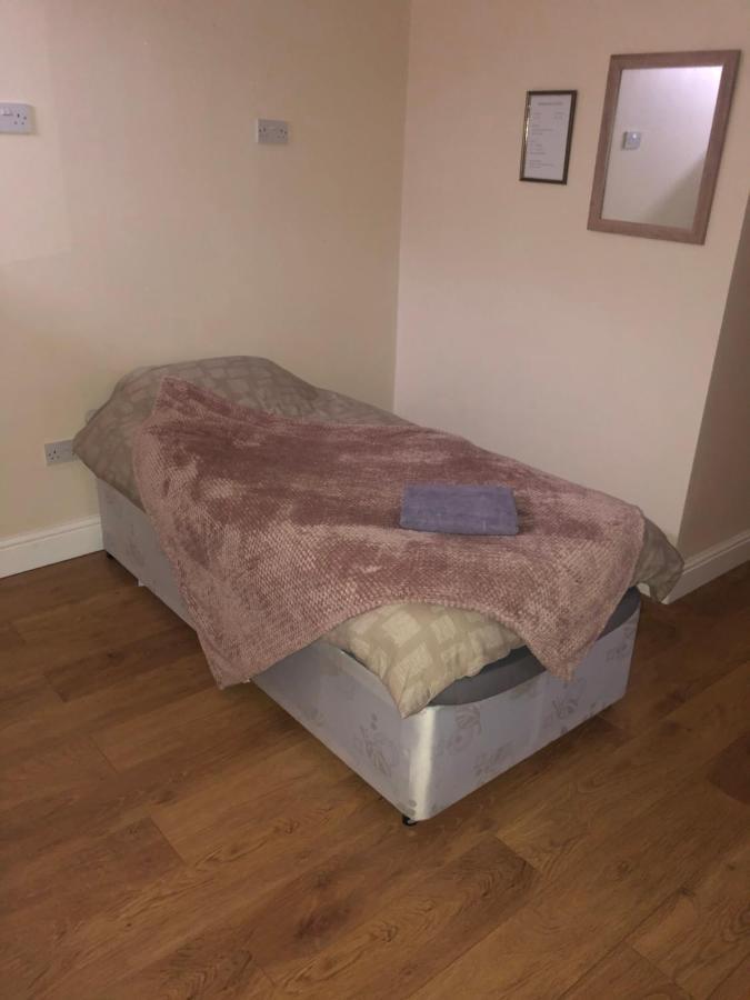 Big Room Rusholme With Tv And Private Bathroom-Parking&Wifi แมนเชสเตอร์ ภายนอก รูปภาพ