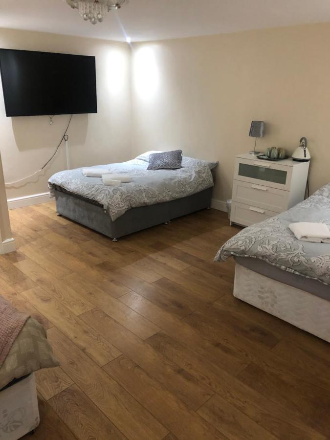 Big Room Rusholme With Tv And Private Bathroom-Parking&Wifi แมนเชสเตอร์ ภายนอก รูปภาพ