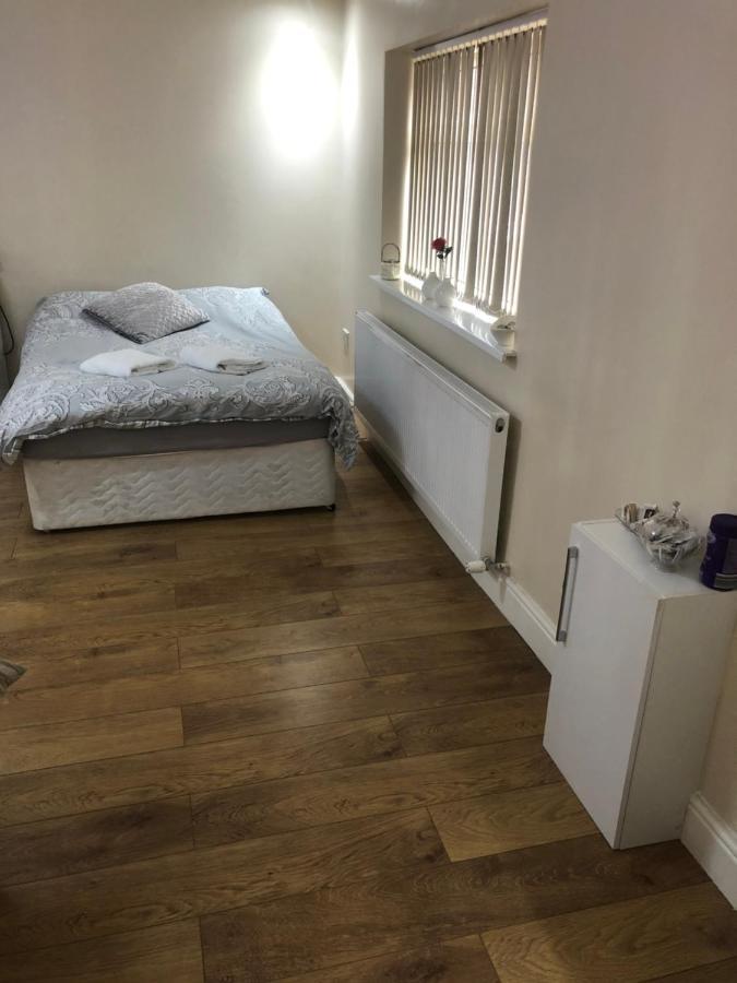 Big Room Rusholme With Tv And Private Bathroom-Parking&Wifi แมนเชสเตอร์ ภายนอก รูปภาพ