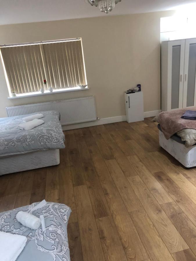 Big Room Rusholme With Tv And Private Bathroom-Parking&Wifi แมนเชสเตอร์ ภายนอก รูปภาพ