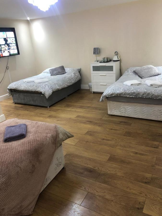 Big Room Rusholme With Tv And Private Bathroom-Parking&Wifi แมนเชสเตอร์ ภายนอก รูปภาพ