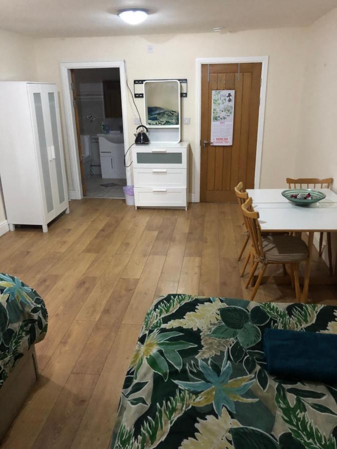 Big Room Rusholme With Tv And Private Bathroom-Parking&Wifi แมนเชสเตอร์ ภายนอก รูปภาพ
