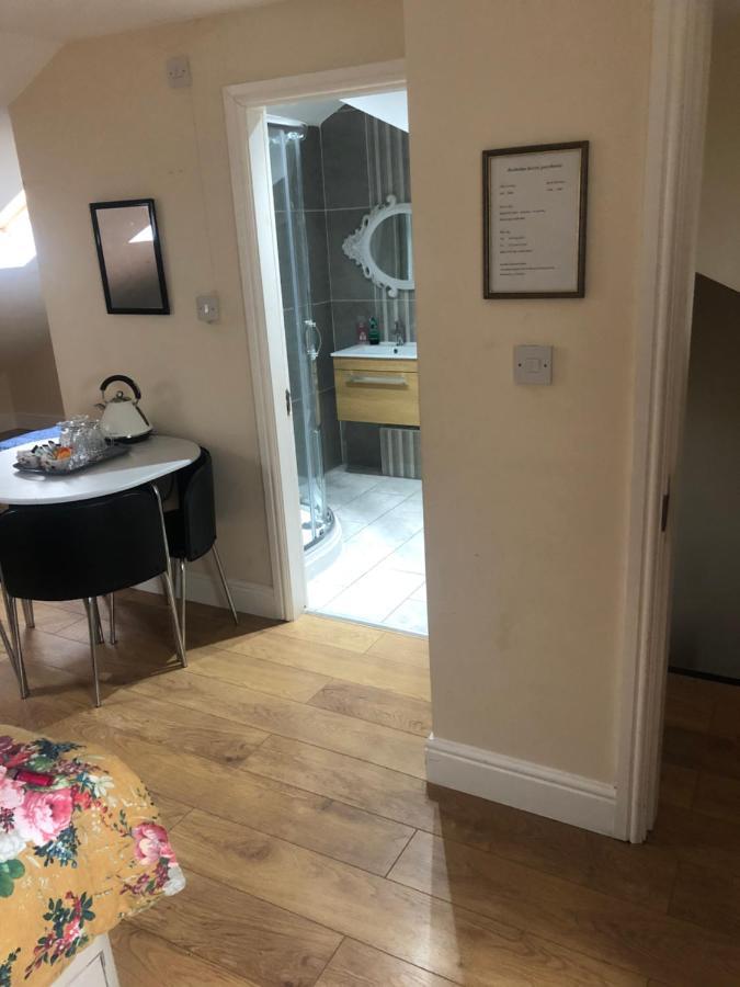 Big Room Rusholme With Tv And Private Bathroom-Parking&Wifi แมนเชสเตอร์ ภายนอก รูปภาพ