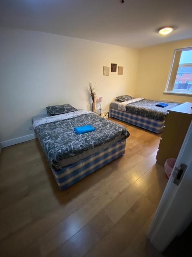 Big Room Rusholme With Tv And Private Bathroom-Parking&Wifi แมนเชสเตอร์ ภายนอก รูปภาพ