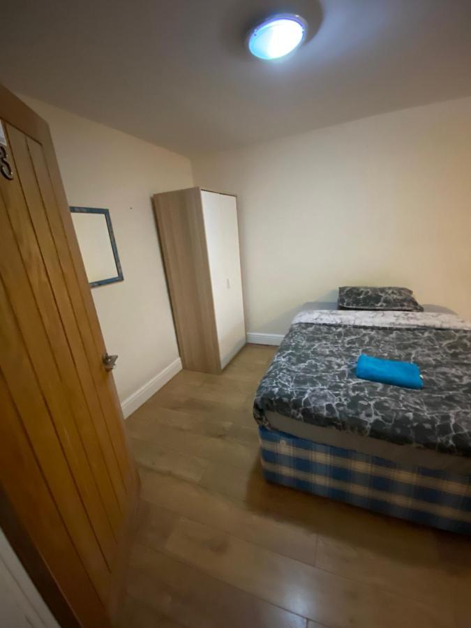Big Room Rusholme With Tv And Private Bathroom-Parking&Wifi แมนเชสเตอร์ ภายนอก รูปภาพ